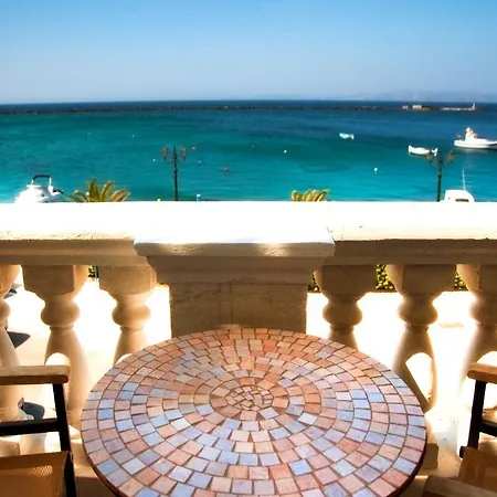 מלון Avra Tínos